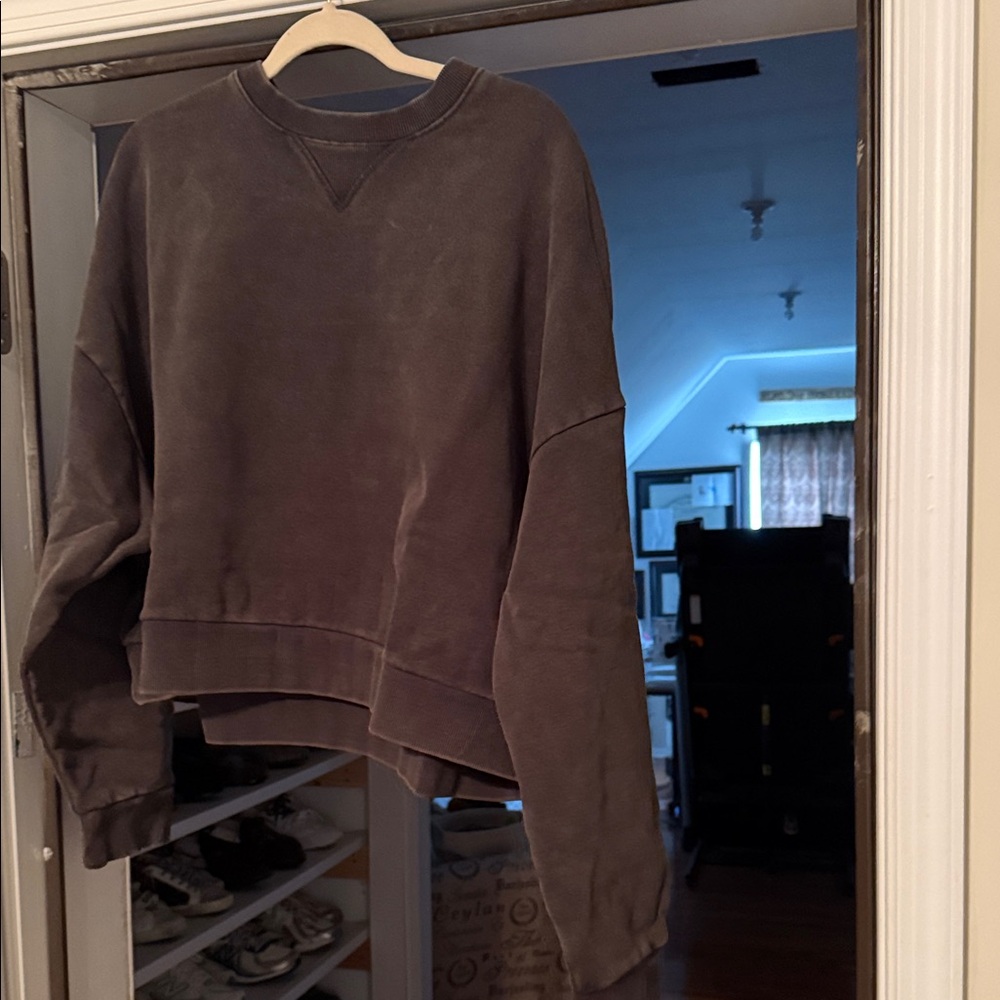 Gently worn acne studios sweatshirt. Small. As seen on Arielle charnes.